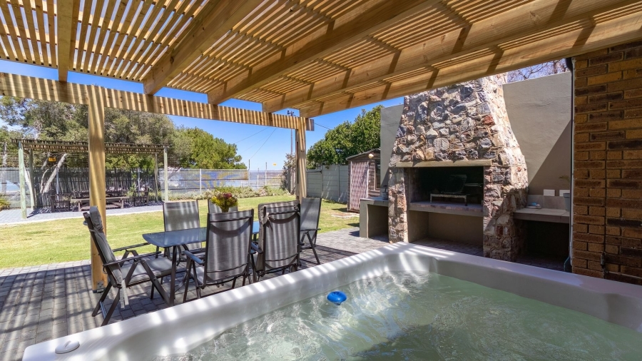 4 Bedroom Property for Sale in Sandbaai Western Cape